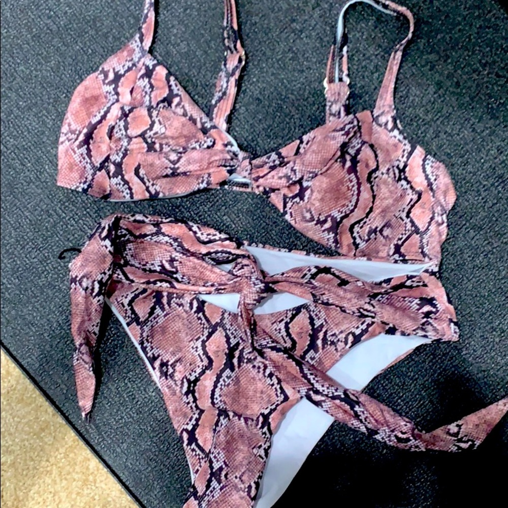 New two piece swim snake pattern suit